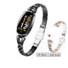 Schwarz mit goldenem Armband