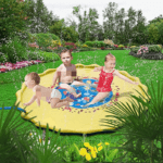 Sommerlicher Strand aufblasbarer Wasserspray