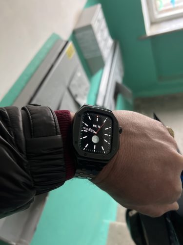 Luxury metal case for the Apple Watch photo review